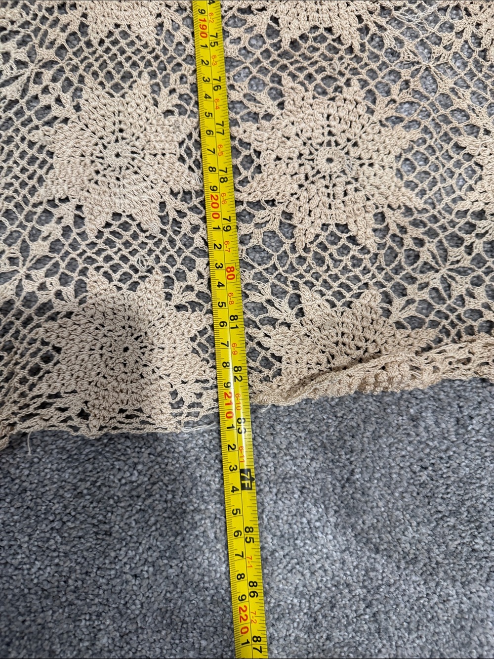 Vintage Crochet tablecloth please look at photos - Picture 2 of 9